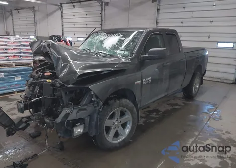 2017 Ram 1500 Express 4X4 6'4 Box z USA, uszkodzony, nr VIN 1C6RR7FT8HS798794